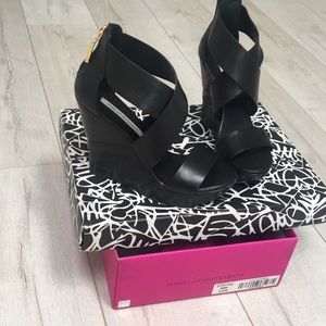 Diane von Furstenberg black wedges size 6.5M